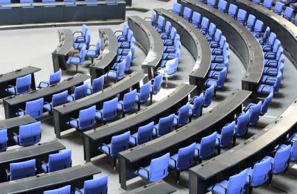 Banken ziehen Finanzierungen zurück wegen umstrittener EEG- und (Foto: AdobeStock - Stihl024 - 1348723289)